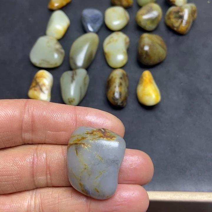 美***然和田玉（糖玉）未镶嵌珠宝奇石