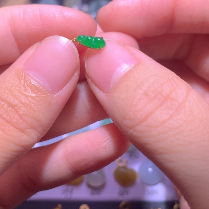 颈饰18K金镶嵌翡翠翡翠