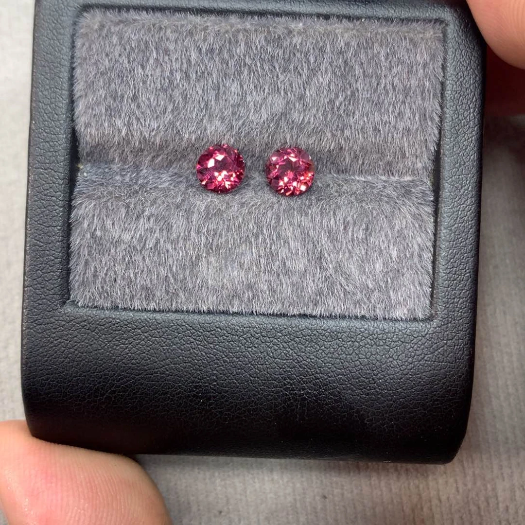 未镶嵌裸石石榴石1.88ct天然石榴石