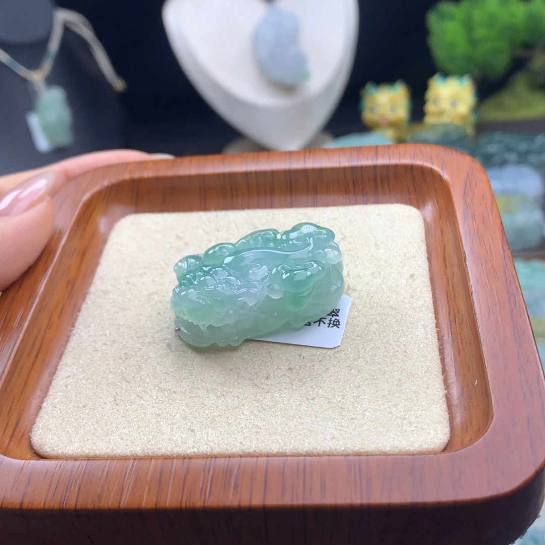 翡翠未镶嵌颈饰25