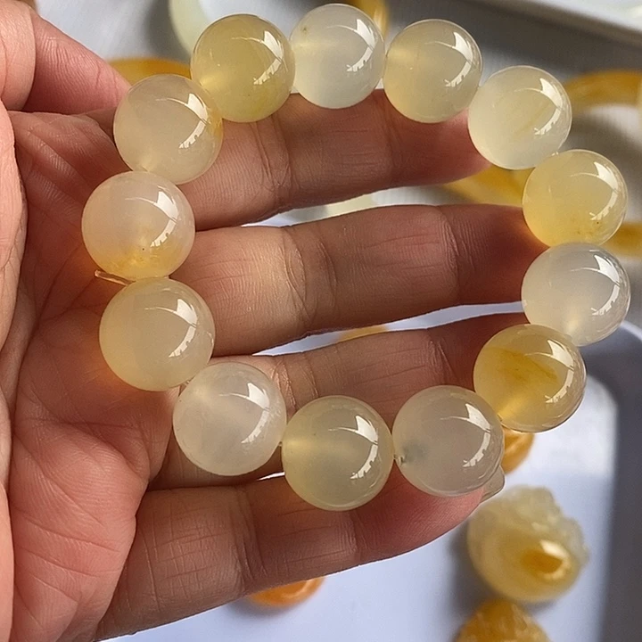 石英质玉（黄龙玉）未镶嵌颈饰