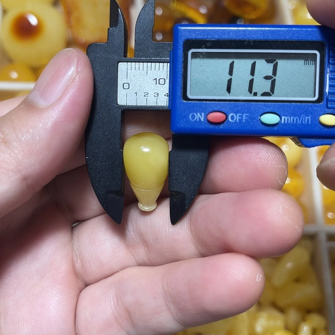 裸石琥珀未镶嵌成品