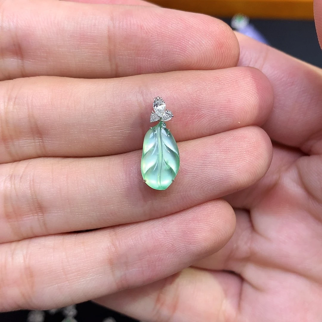 翡翠18K金镶嵌吊坠(不含链)木纳炸光叶子