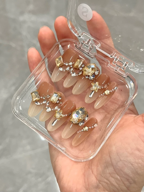 【财阀千金】一坨快乐的海绵 纯手工穿戴甲 完美主义慎拍