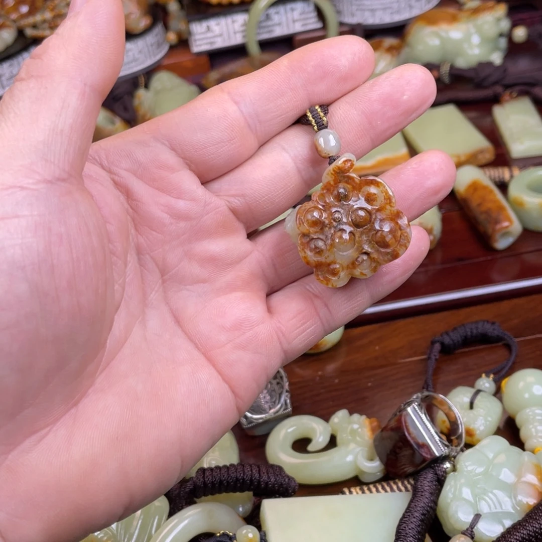 岫岩河磨玉（透闪石质玉）未镶嵌吊坠(不含链)