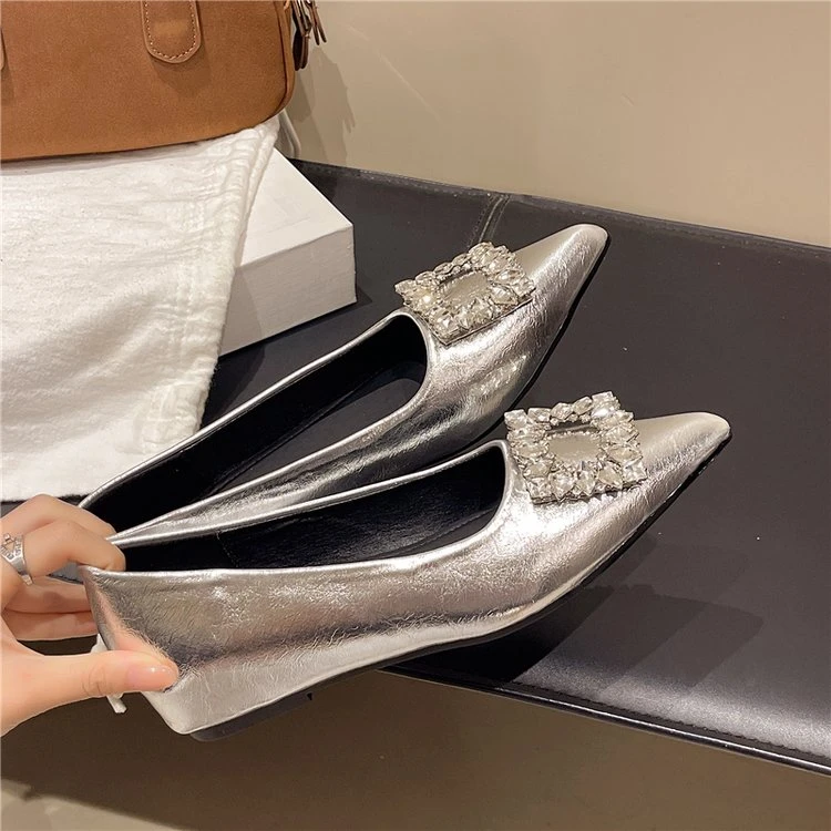 平底鞋尖头银色单鞋女2025新款秋季浅口瓢鞋方扣水钻尖头单鞋女