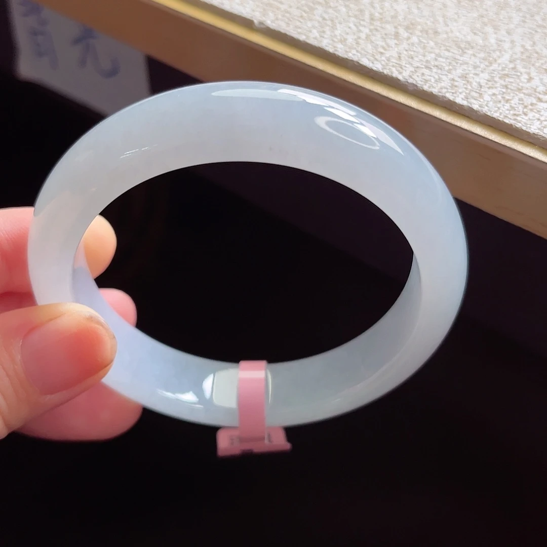 翡翠手镯未镶嵌手镯