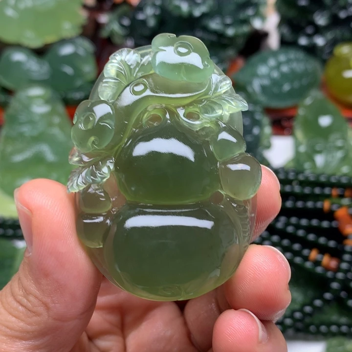 得***术蛇纹石玉未镶嵌颈饰