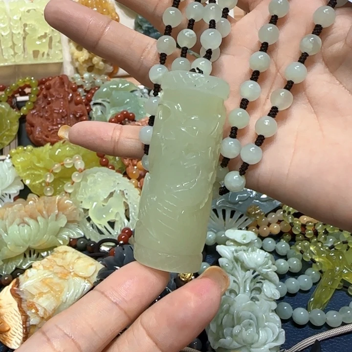 未镶嵌蛇纹石玉吊坠