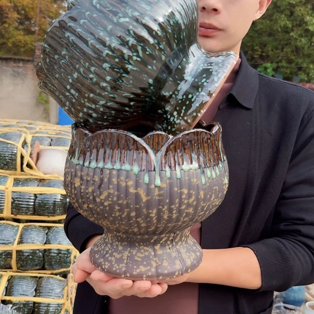 紫砂花盆口20高20（两个颜色莲花