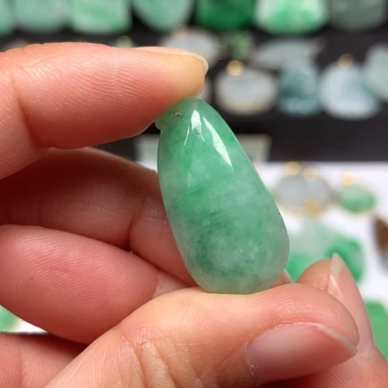 翡翠吊坠(不含链)18K金镶嵌