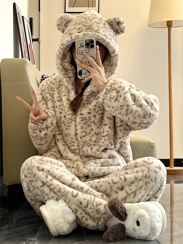 慵懒风豹纹小熊连帽耳朵珊瑚绒睡衣女冬毛绒保暖家居服套装可外穿