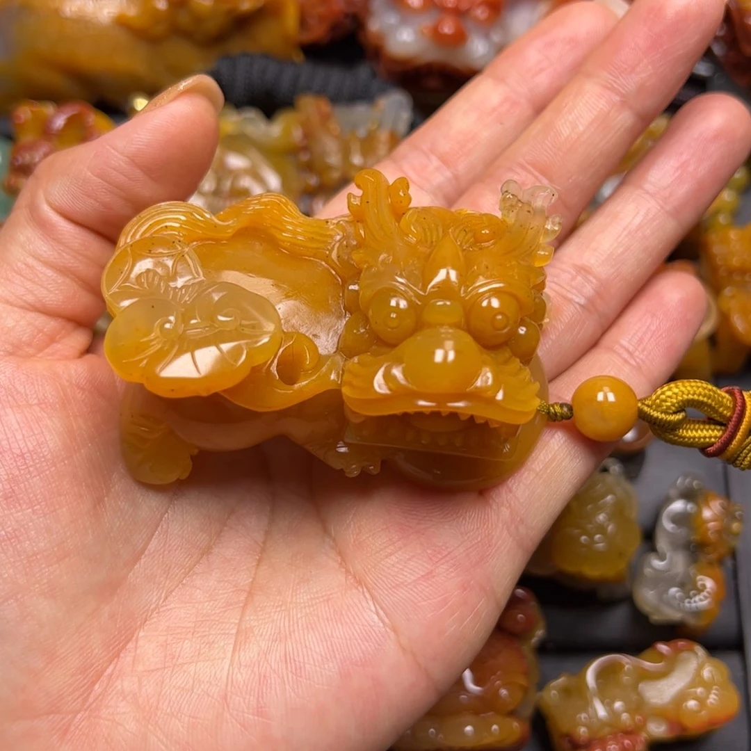 石英质玉(黄龙玉)未镶嵌颈饰
