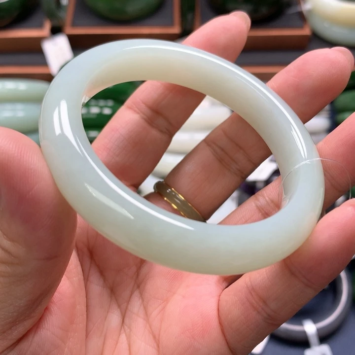 【闪购商品】未镶嵌手镯和田玉42