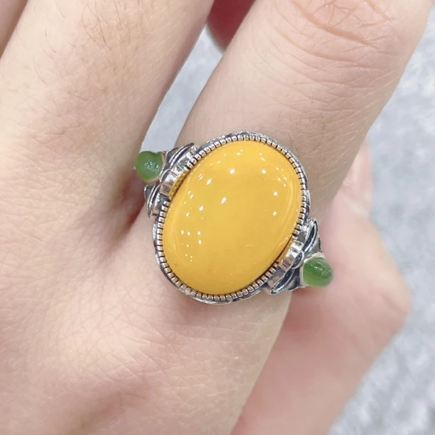 复古童军花绿水滴椭圆蜜蜡戒指