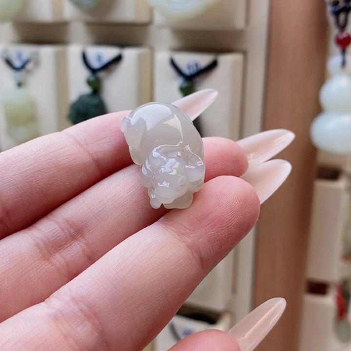 独***月颈饰未镶嵌和田玉