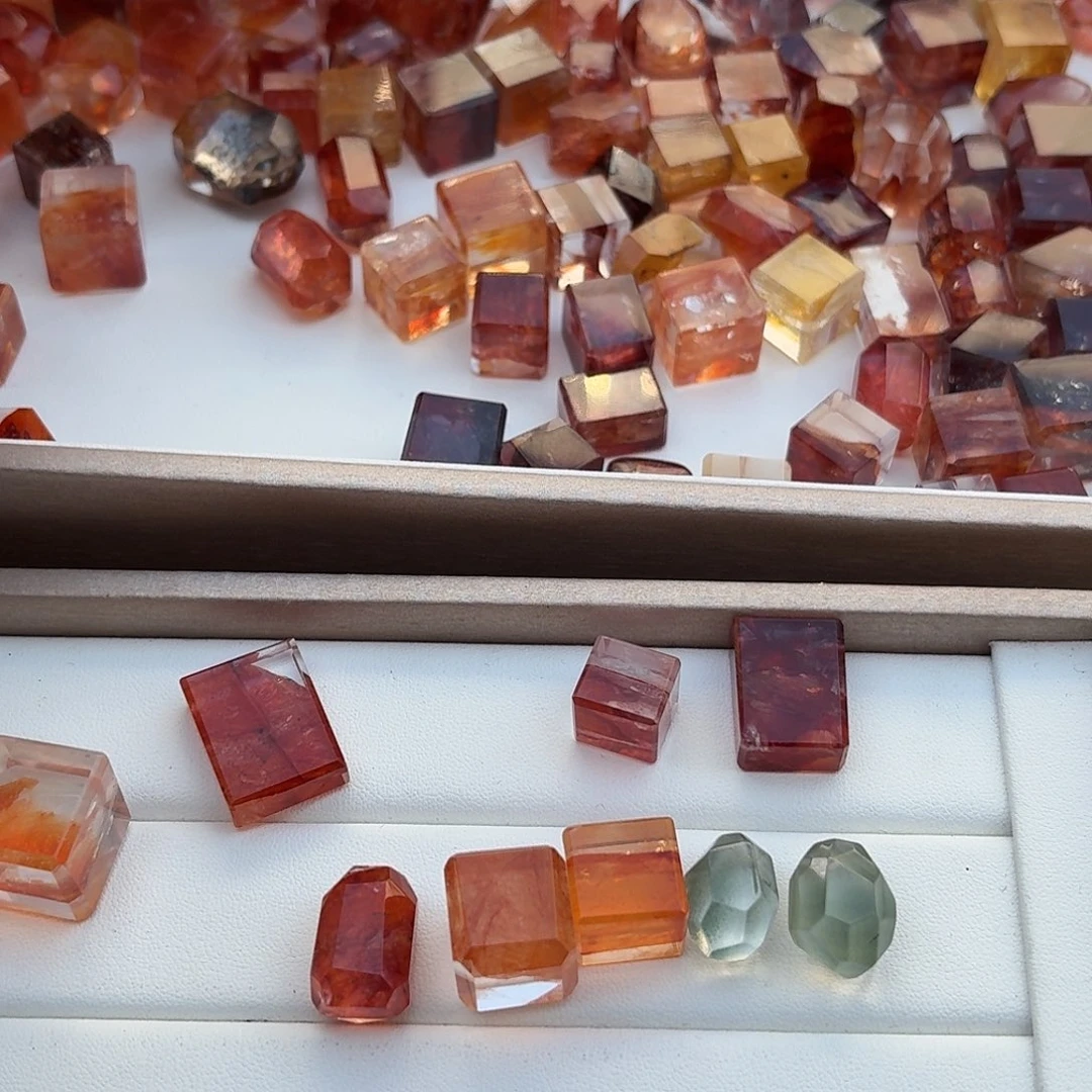 未镶嵌珠宝半成品水晶我***话