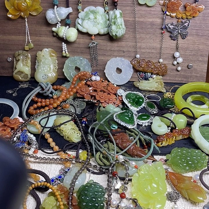 卿****蛇纹石玉合金颈饰