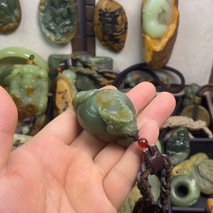 岫岩老玉（透闪石质玉）未镶嵌颈饰