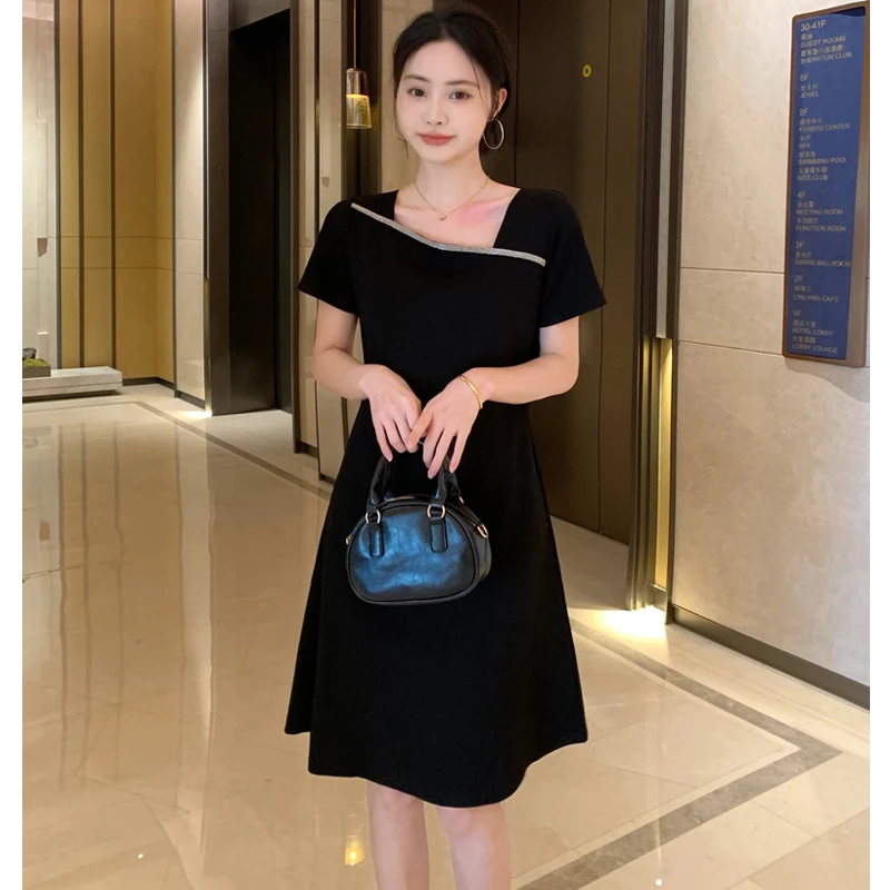 艾墨儿夏季新款短袖小黑裙不规则领赫本风设计气质A字连衣裙#899