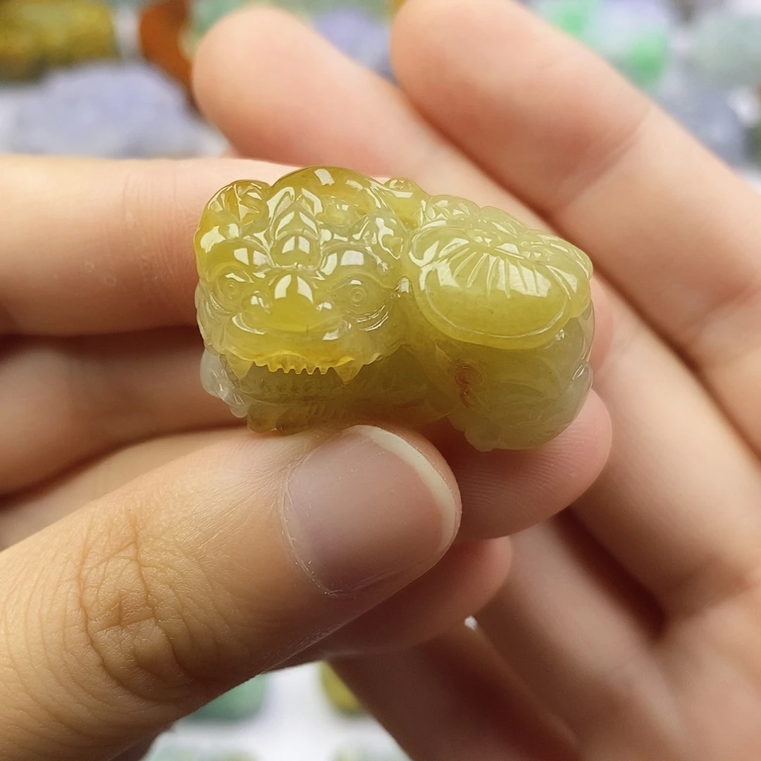 颈饰未镶嵌翡翠貔貅