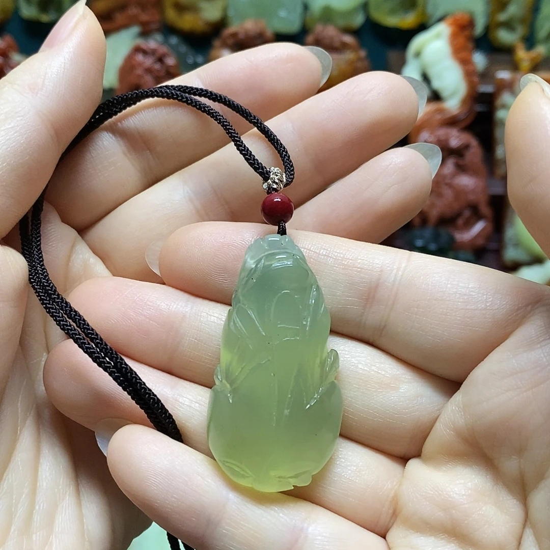 岫玉未镶嵌吊坠(赠链)