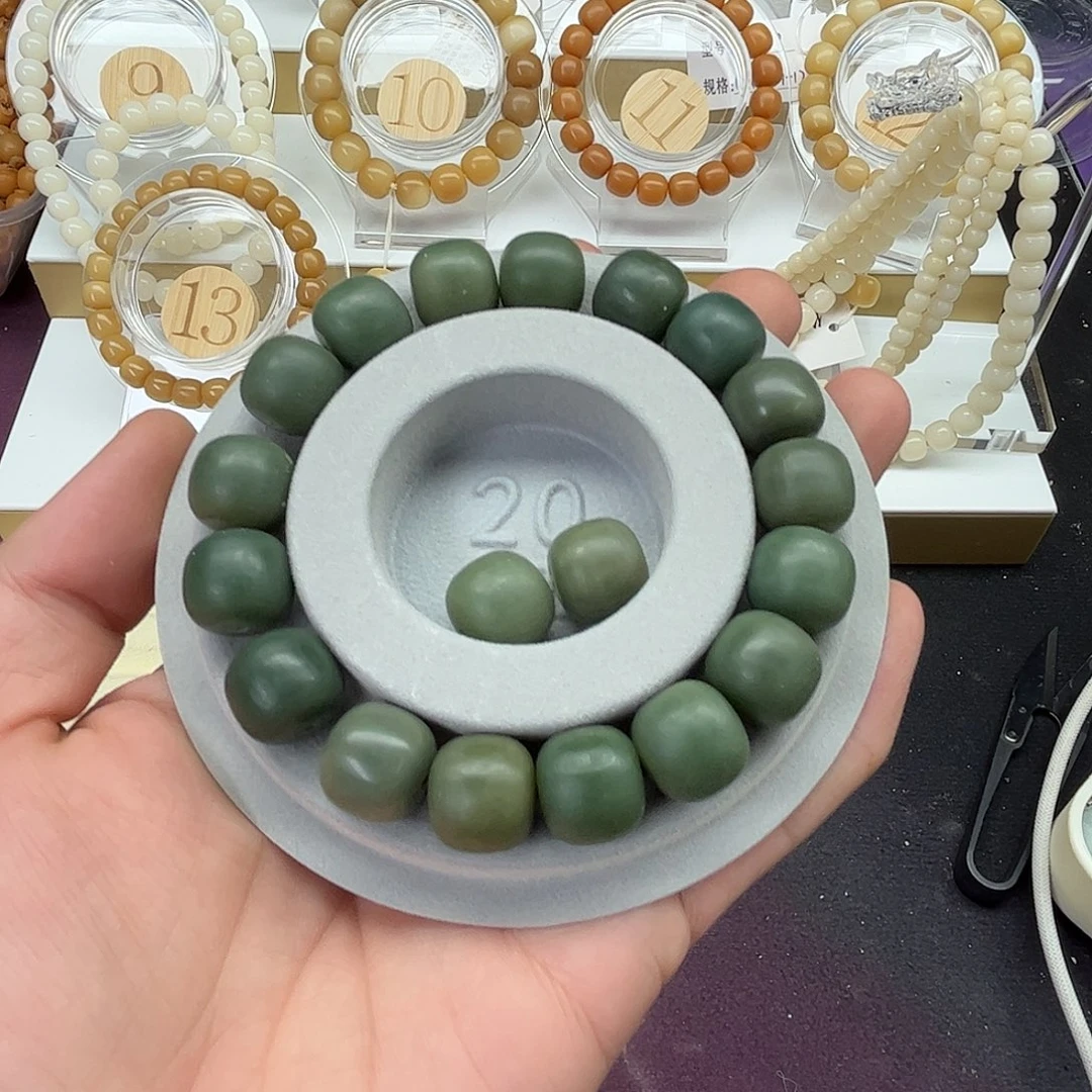 吊坠菩提根/象牙果粗胚现场抛光14×13阴皮绿01