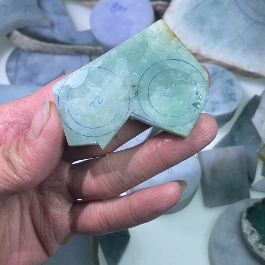 翡翠颈饰未镶嵌翡翠