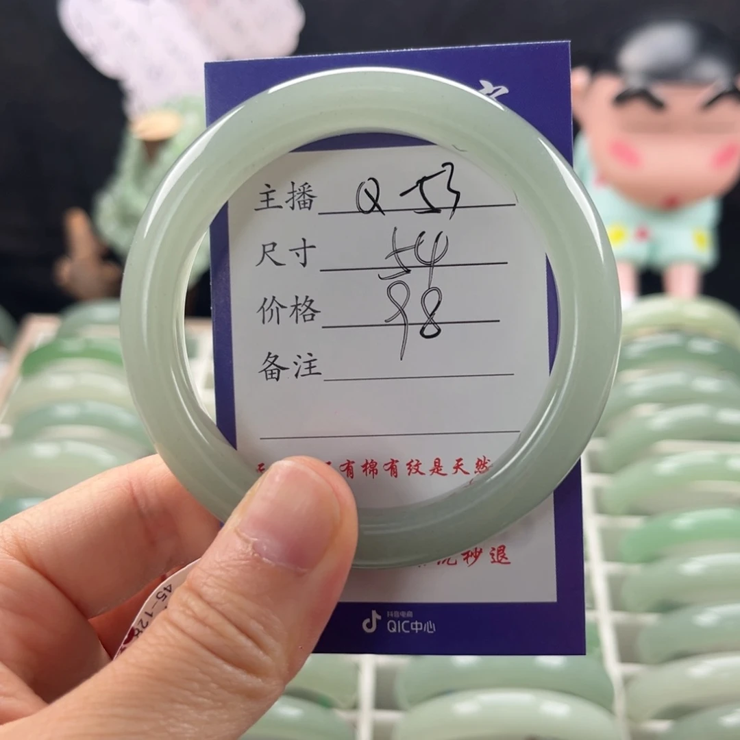 石英质玉手镯未镶嵌小*_