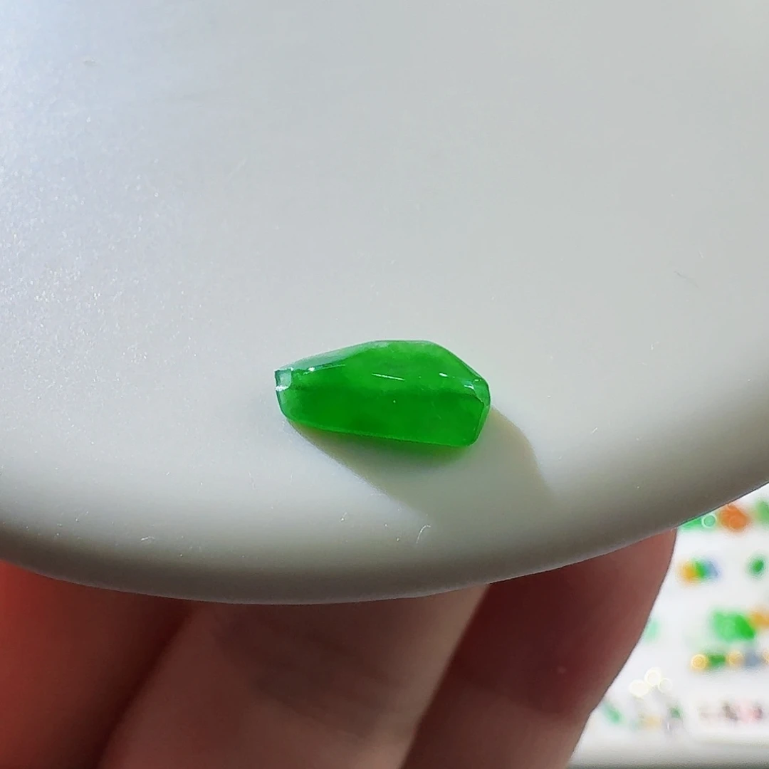 翡翠未镶嵌颈饰裸石