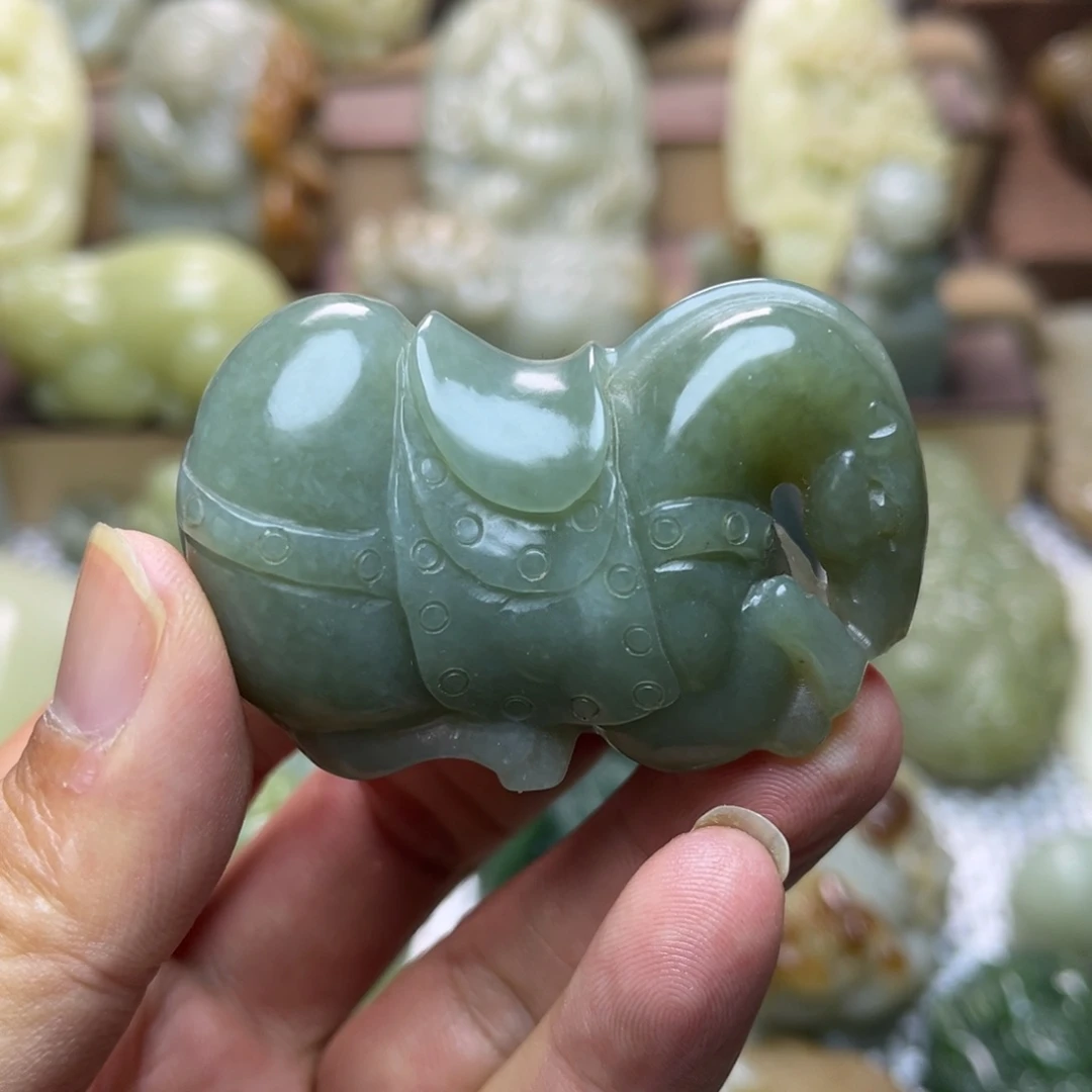 和田玉未镶嵌把件