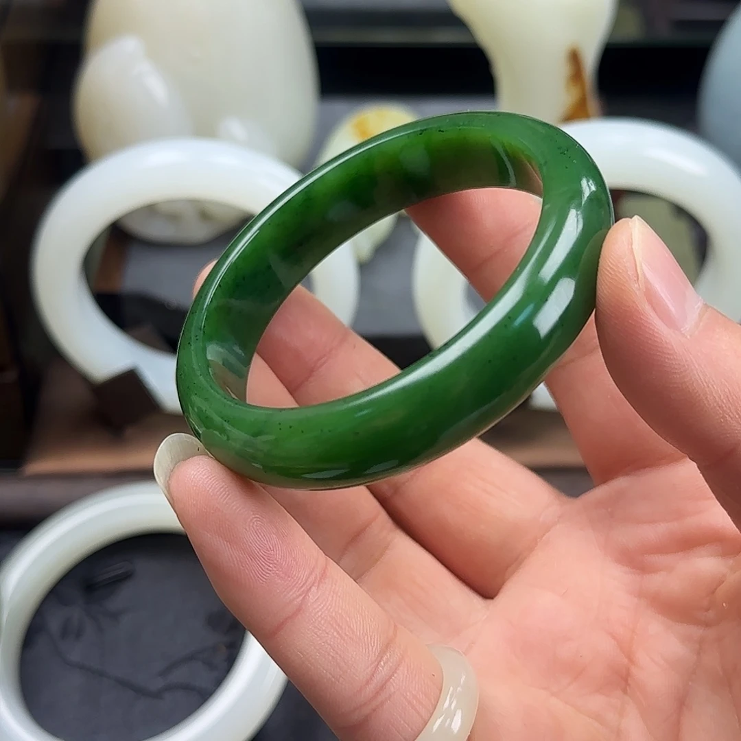 和田玉未镶嵌手镯俄碧老菠菜绿