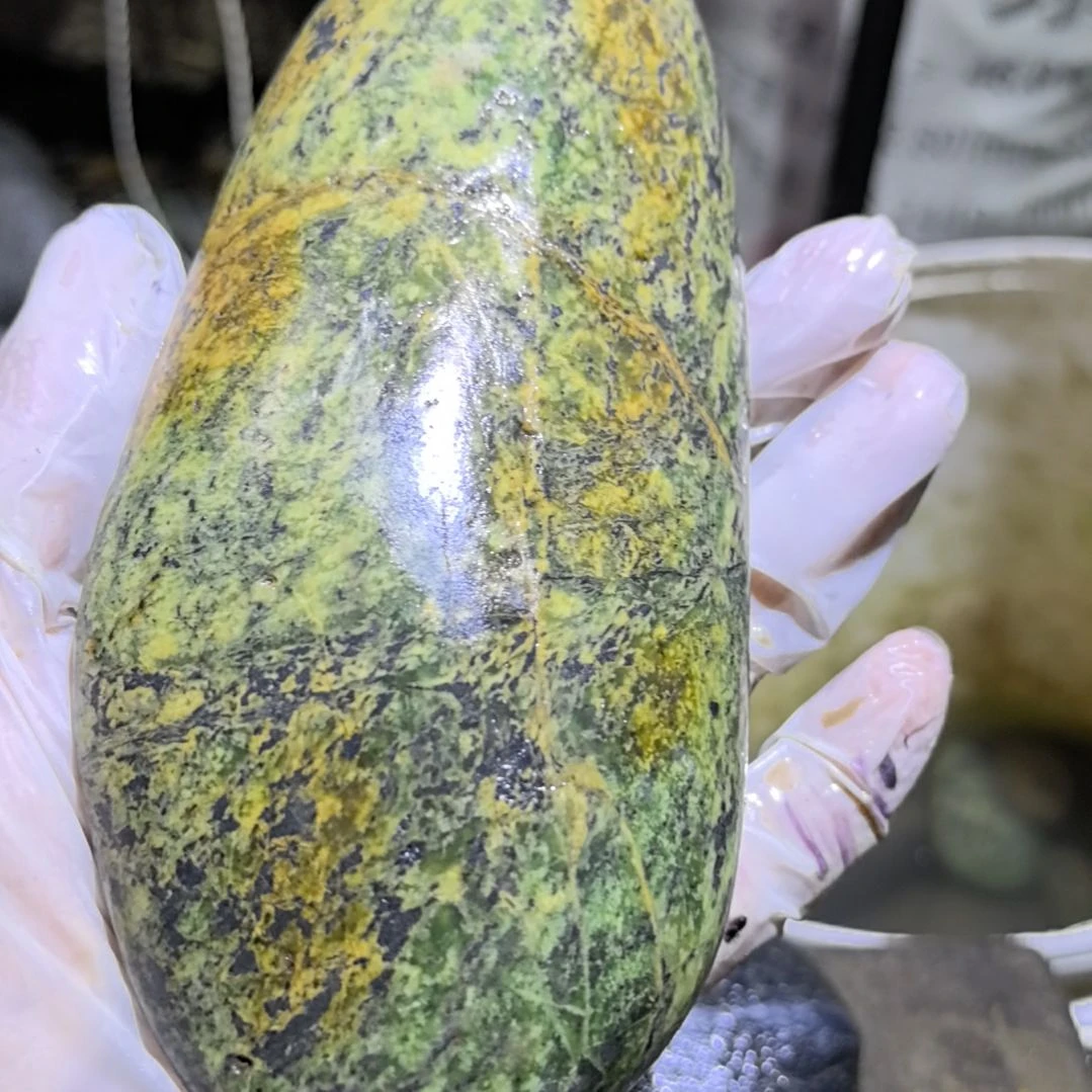 石材善**下藏玉药王石原石手把件一个