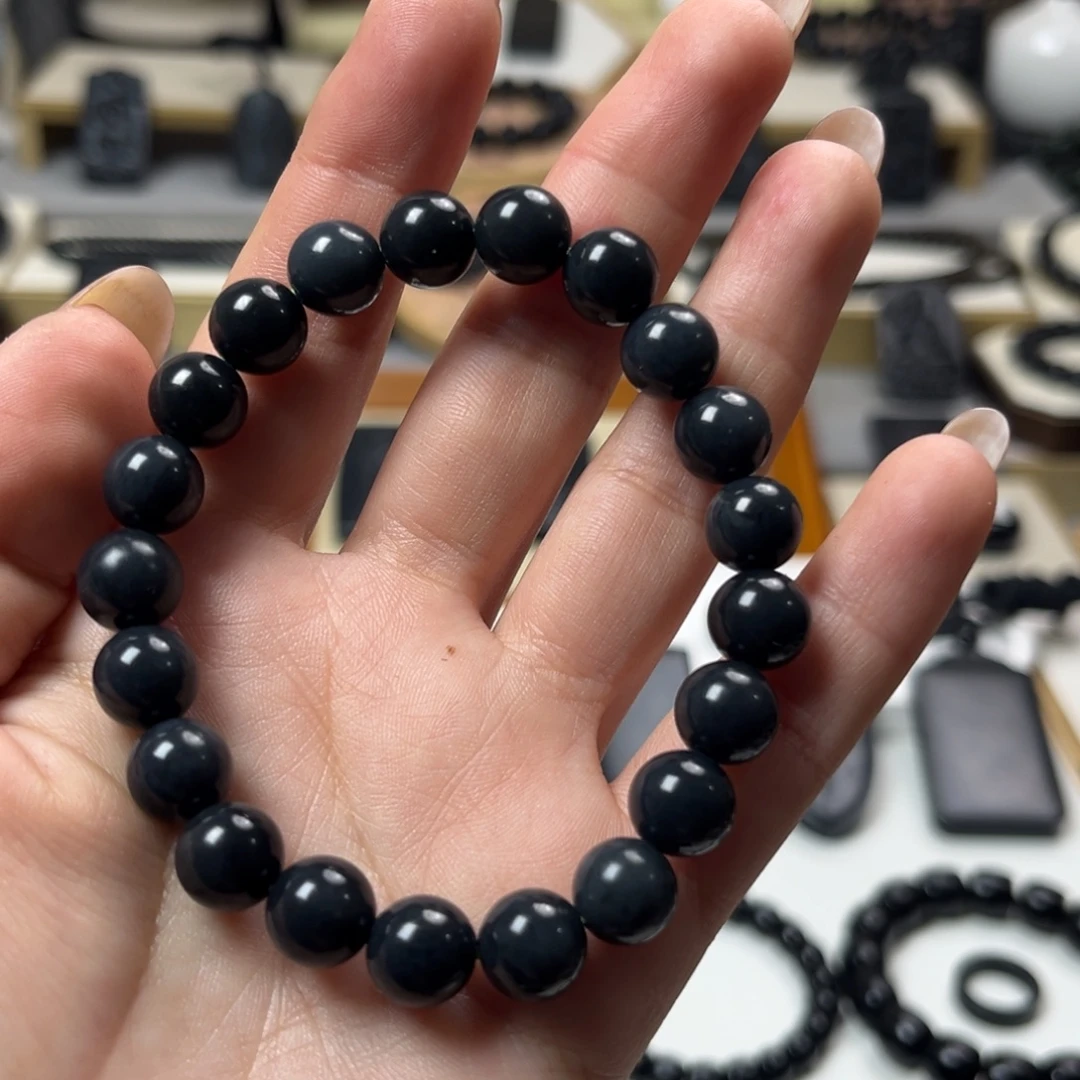 和田玉（墨玉）未镶嵌颈饰咯啊10圆珠体验