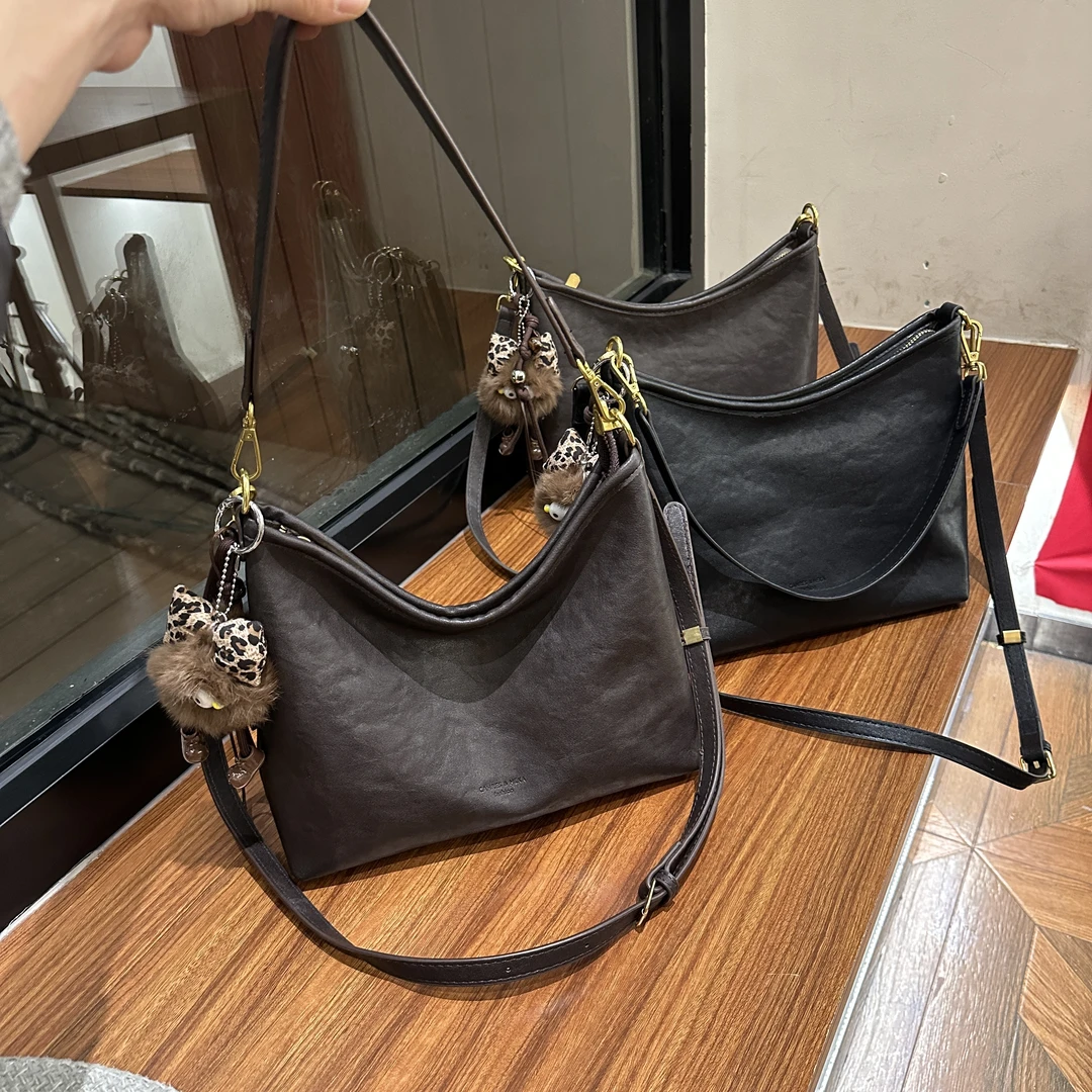 2025年秋冬款时尚百搭单肩斜挎慵懒大容量多隔层女包 DZ 29007