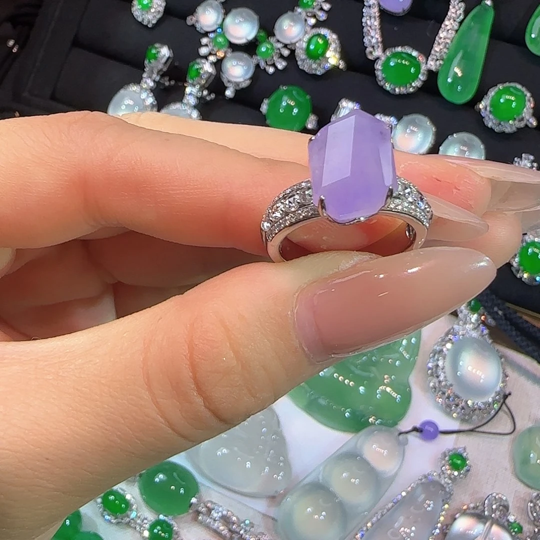 翡翠18K金镶嵌戒指