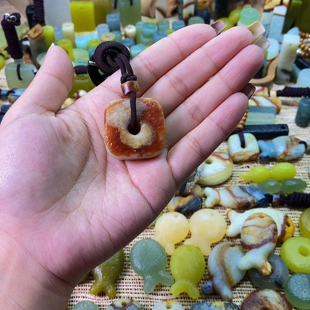 未镶嵌蛇纹石玉挂件玫***味