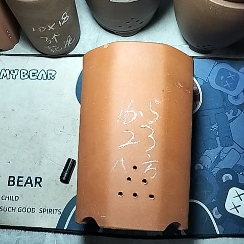 红泥八方一个花盆