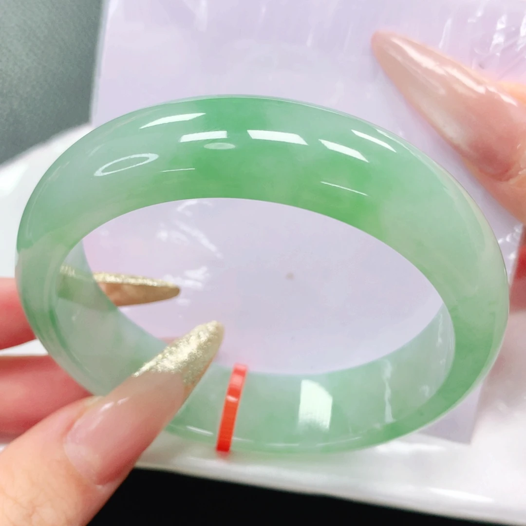 翡翠手镯未镶嵌59圈