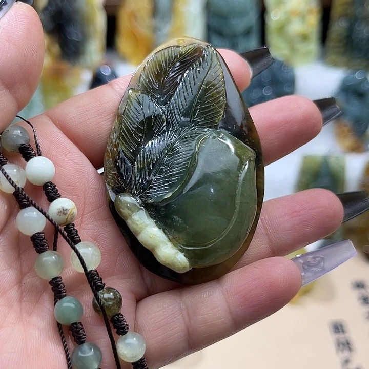 蛇纹石玉未镶嵌颈饰