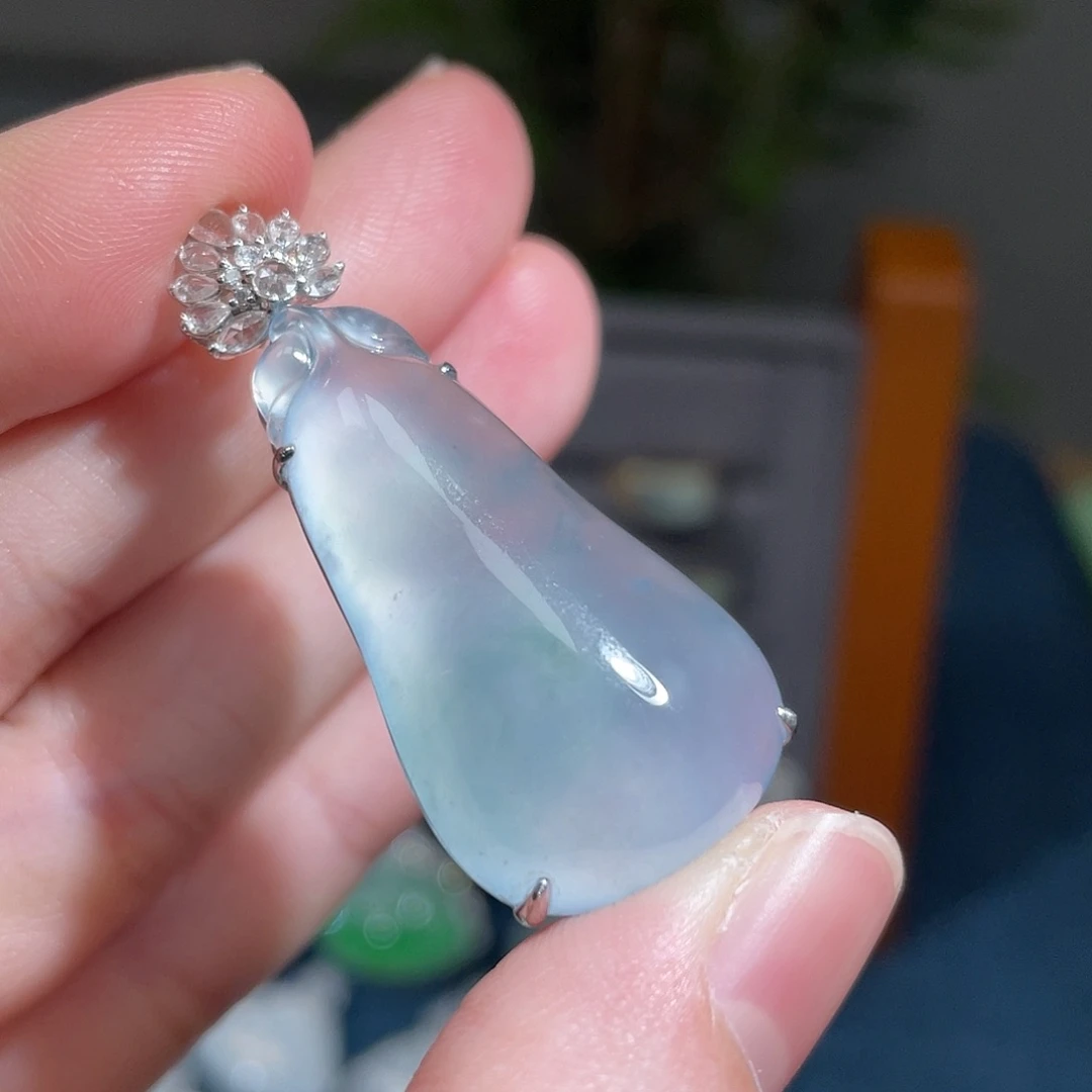 翡翠18K金镶嵌颈饰冰瓜