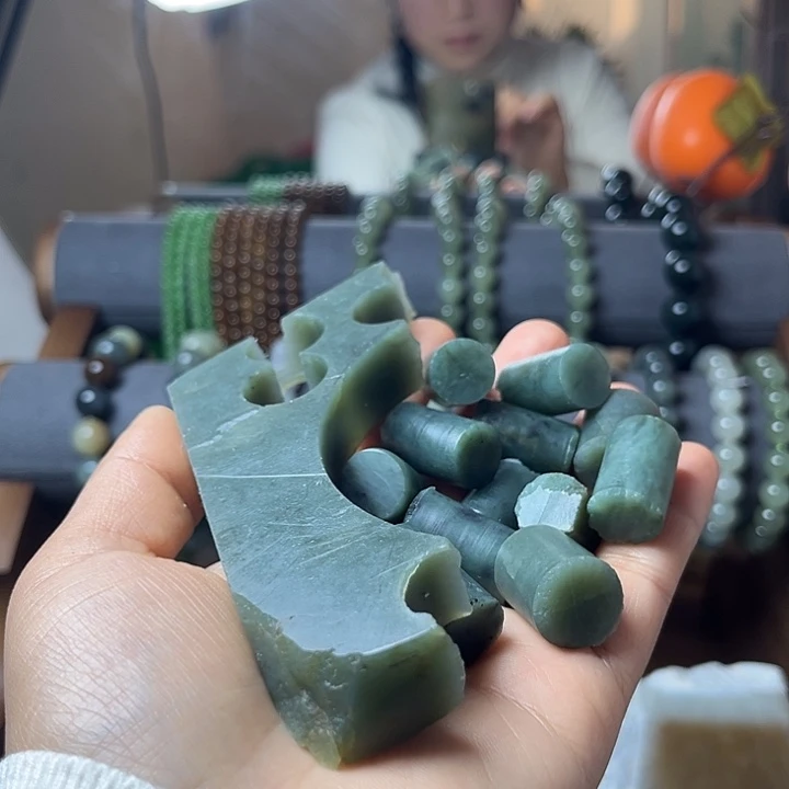 和田玉未镶嵌把件