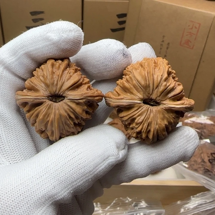 桃核把件一***微瑕42尺寸四座楼