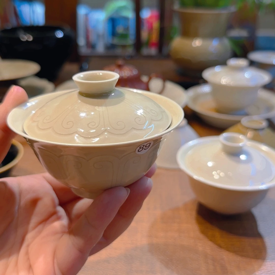 飙***牛89号微瑕如意纹盖碗 110ml