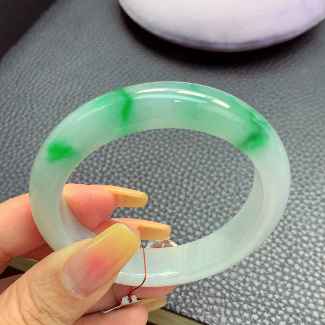 翡翠手镯未镶嵌缅甸