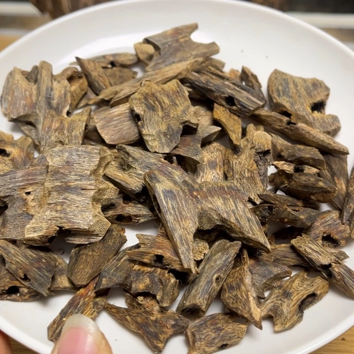 沉香沉香碎屑乌身圆叶100克