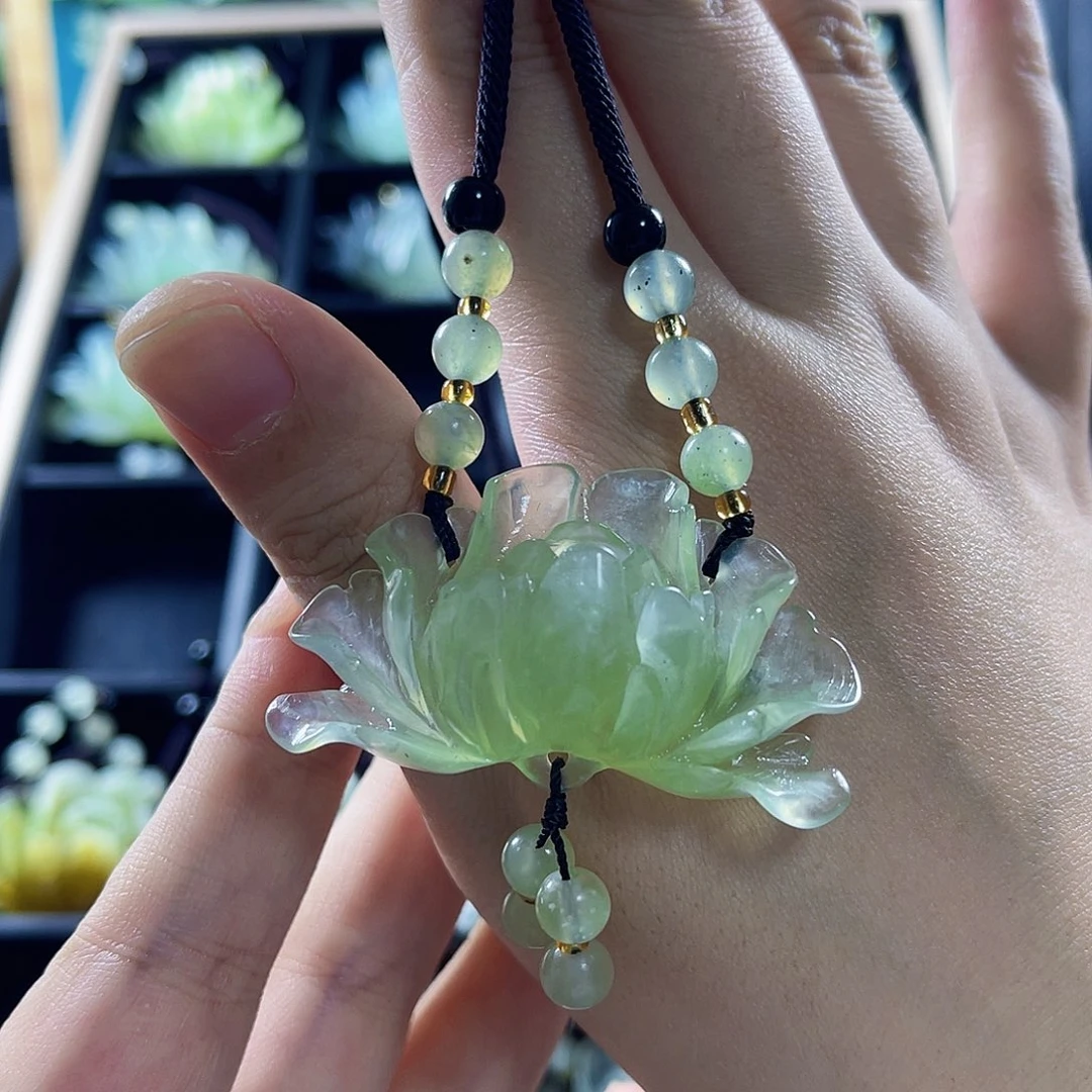 蛇纹石玉颈饰合金