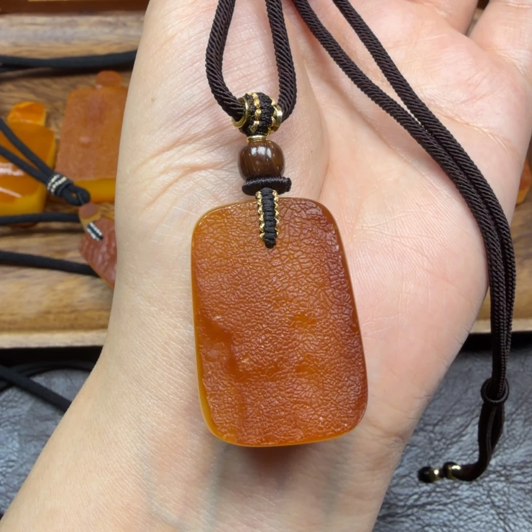 琥珀未镶嵌吊坠(赠链)