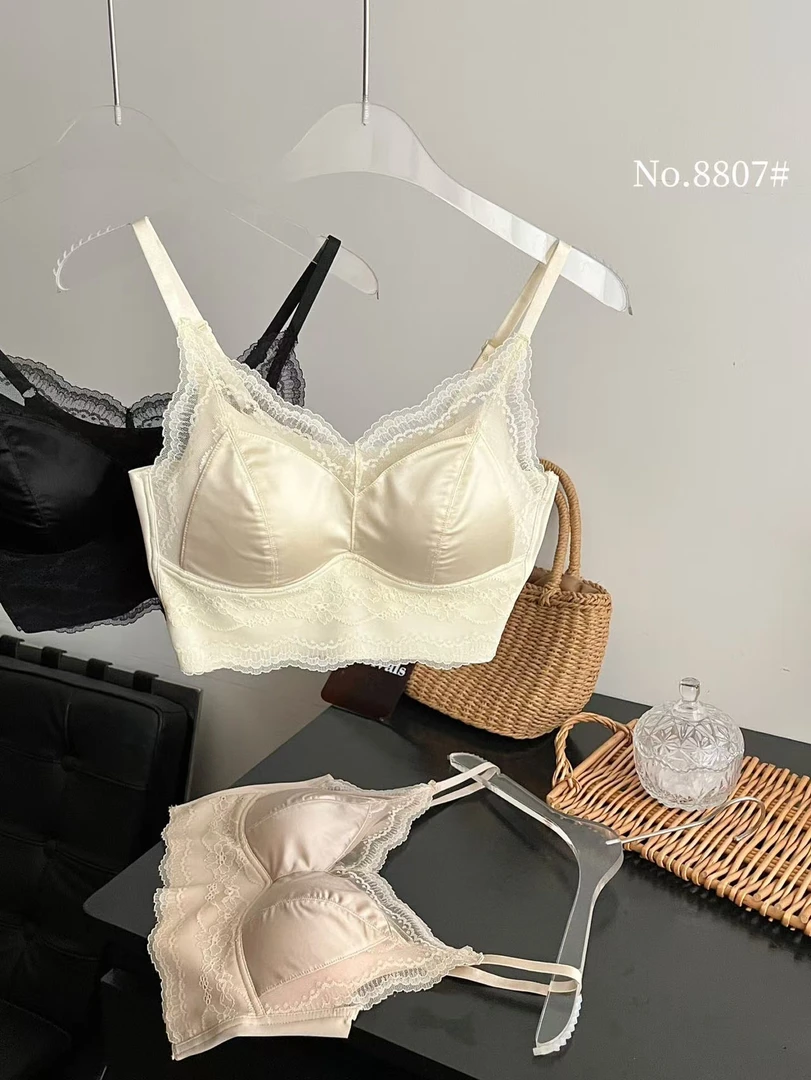 短款蕾丝缎面光感吊带美背舒适透气