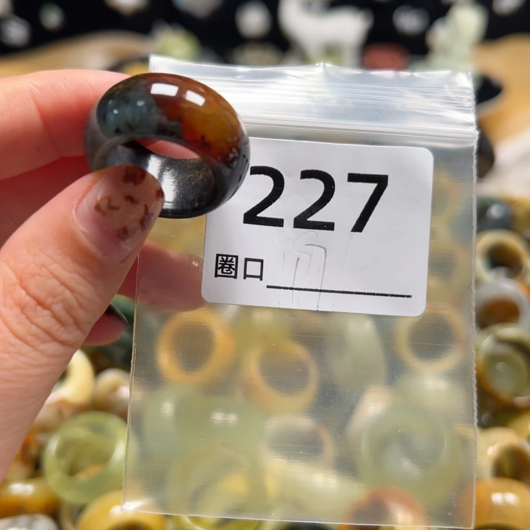 徍****蛇纹石玉未镶嵌戒指